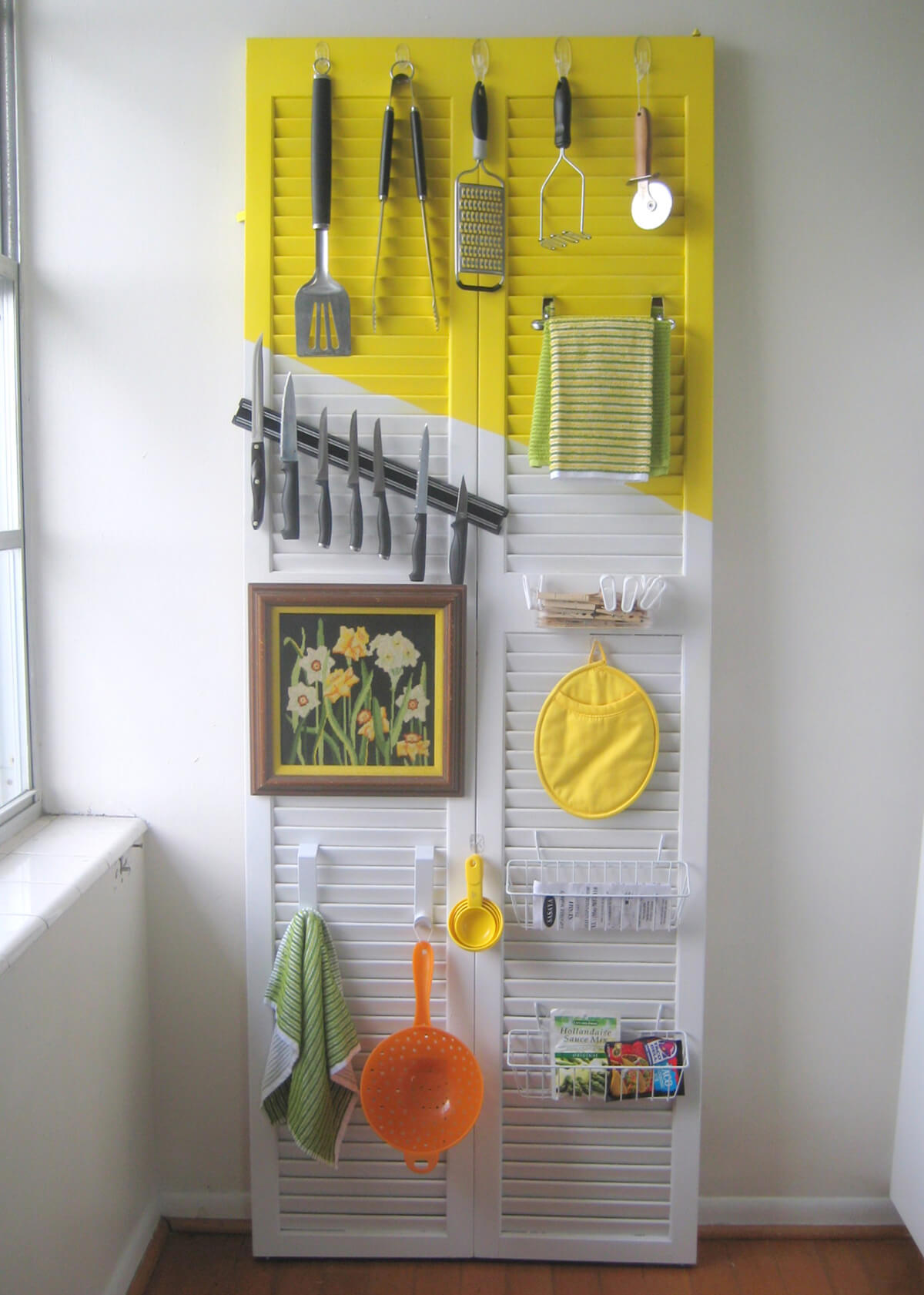 33-old-shutter-decoration-ideas-homebnc