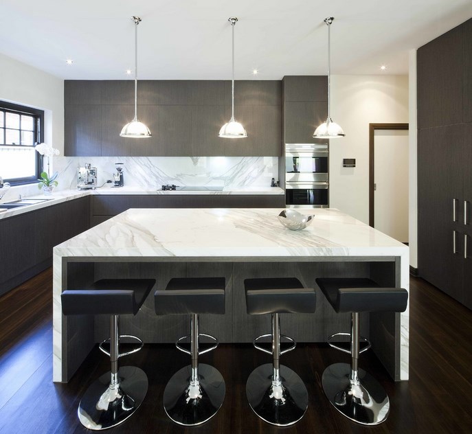 Contemporary-kitchen-with-marble-touches