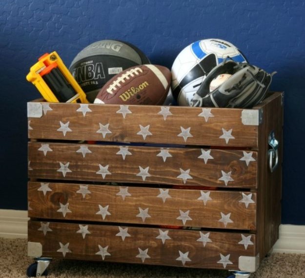 Diy-toy-box-on-casters