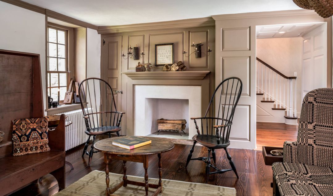 Family-room-with-iconic-chairs