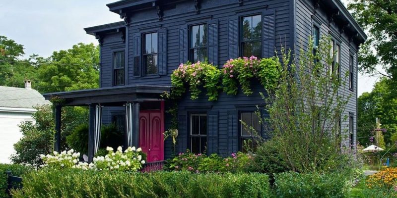 Gorgeous-black-house-exterior-design-ideas-for-inspiration-01