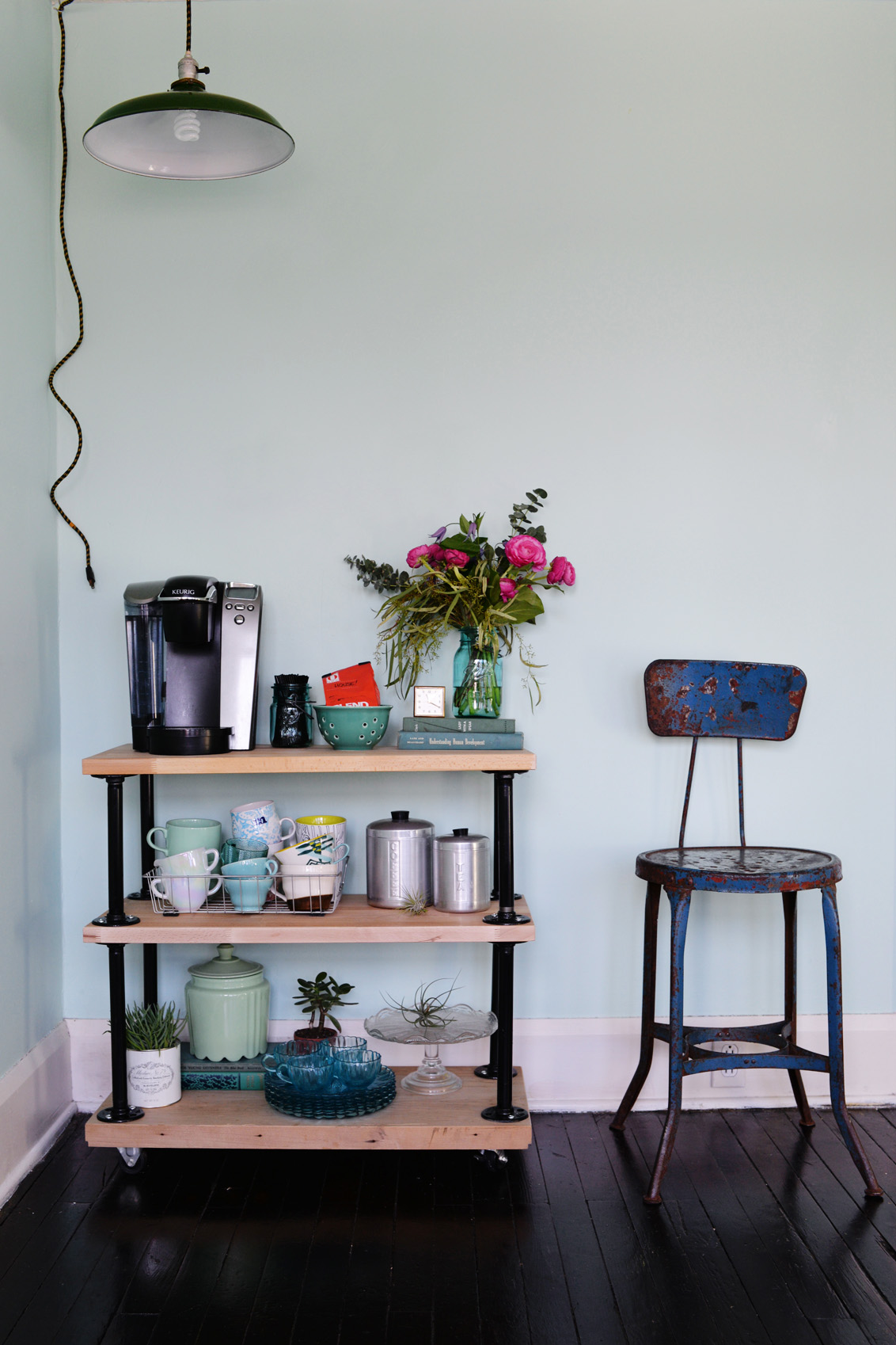 Industrial-pipe-coffee-cart
