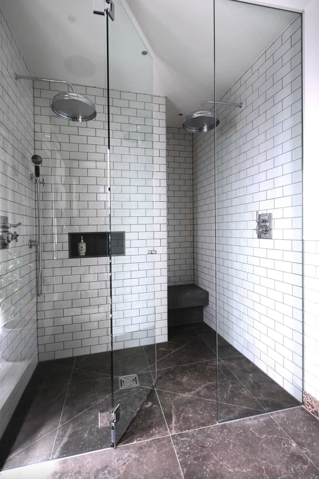 Luxurious-beautiful-walk-in-shower-ideas-02-1-kindesign