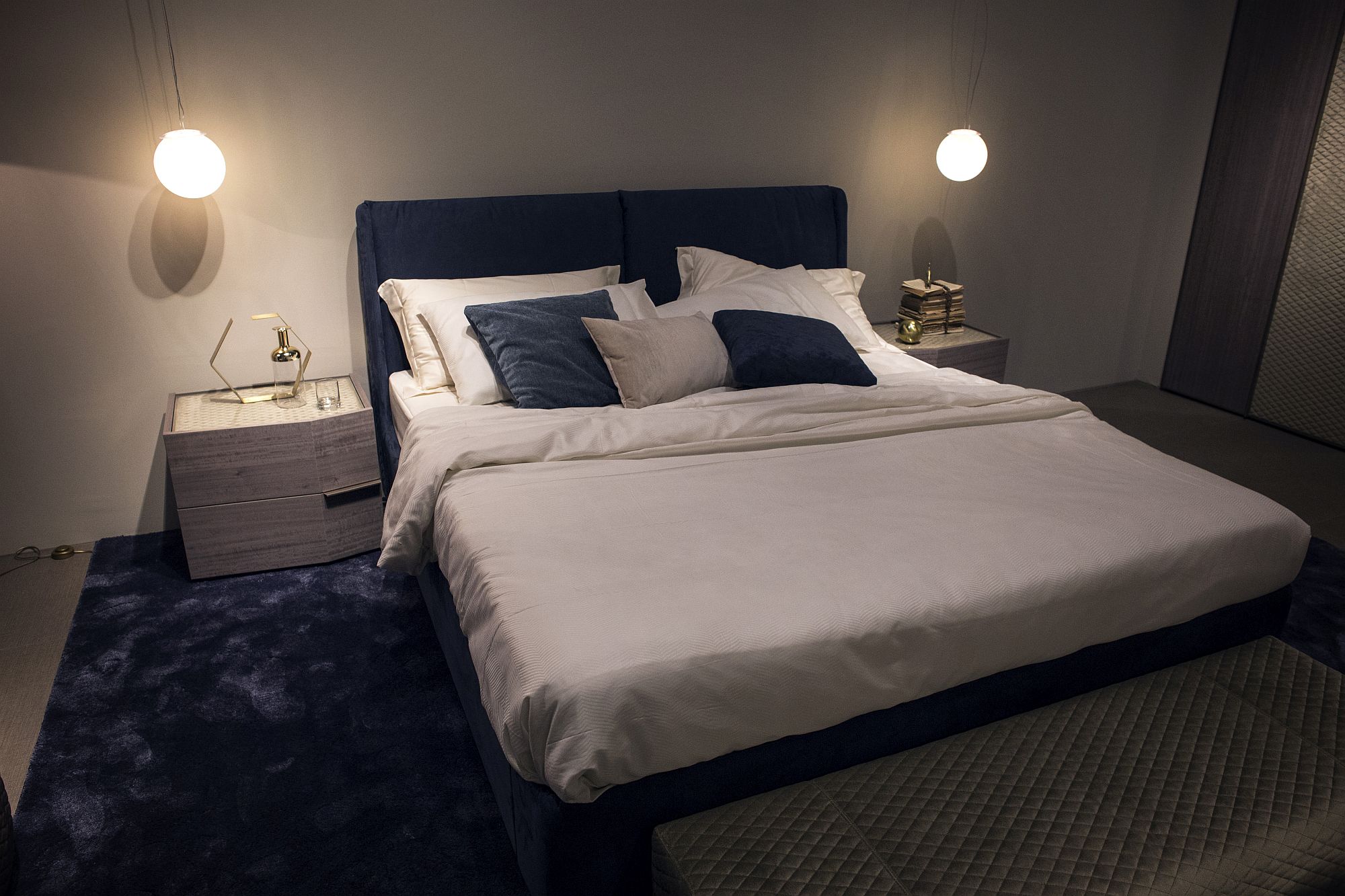 Minimal-lighting-fixtures-for-the-small-bedroom
