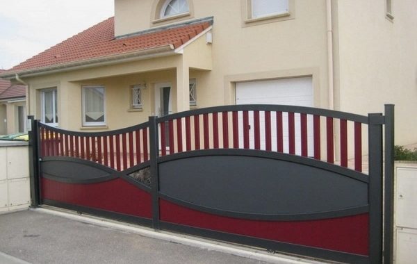 Modern-metal-garden-gates-sliding-gate-electric-drive-black-red-colors