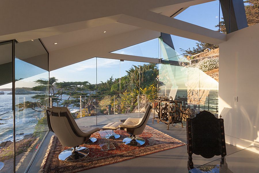 Sunroom-provides-and-space-for-relaxation-and-reflection-as-you-overlook-the-rigged-coastline