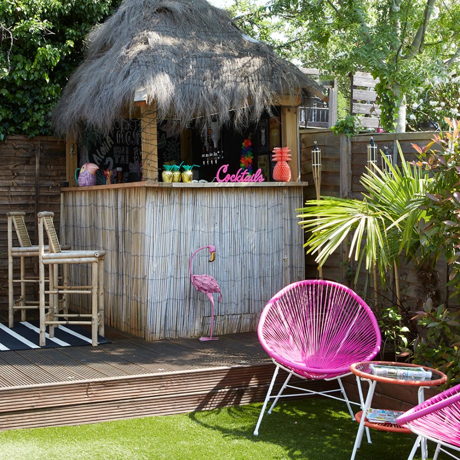 Tropical-garden-makeover-with-tiki-bar-4-920x920-1