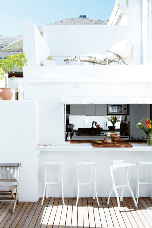 White-outdoor-wet-bar-533x800-1