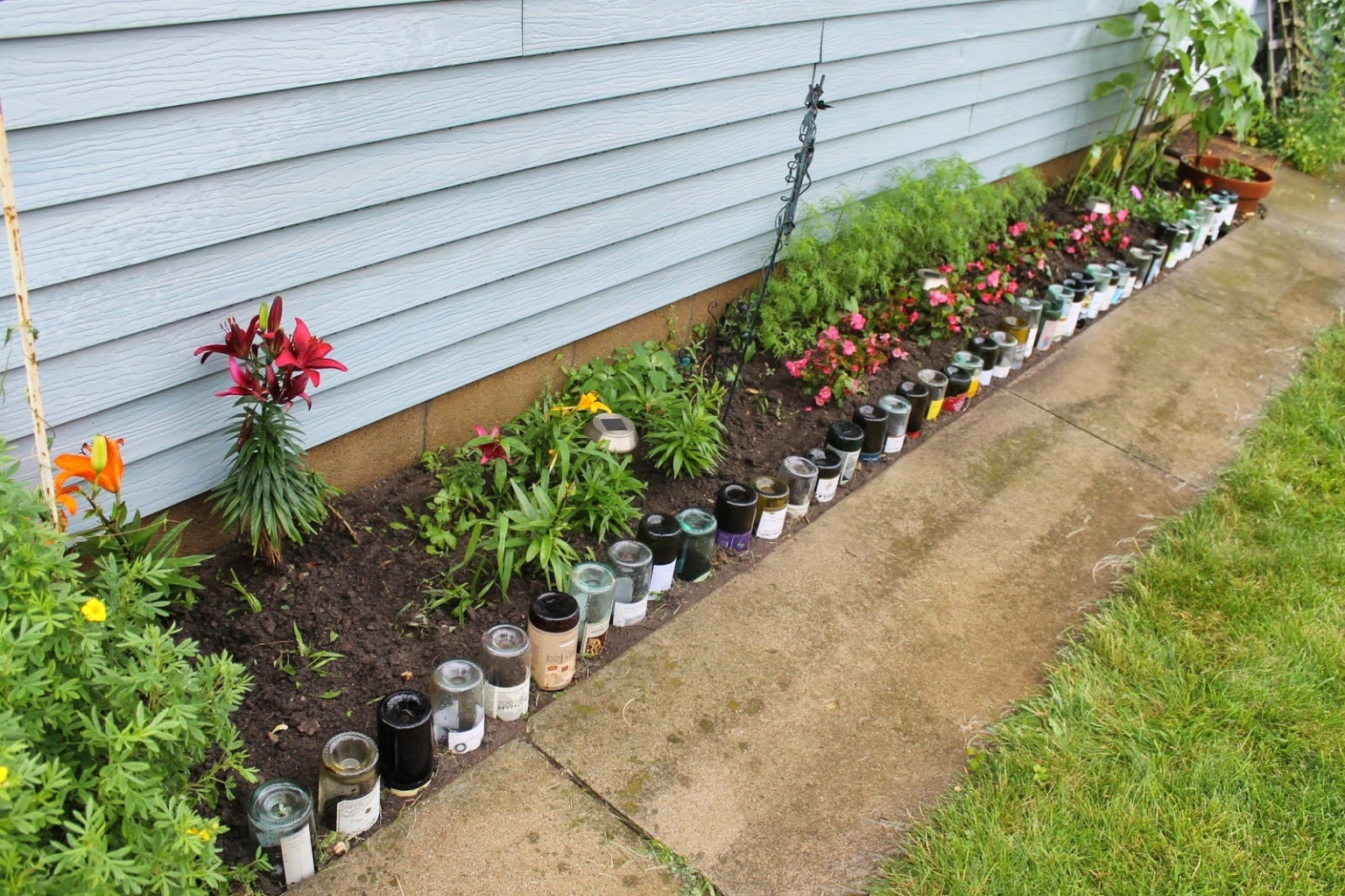 Wine-bottle-garden-decor-1536x1023-1
