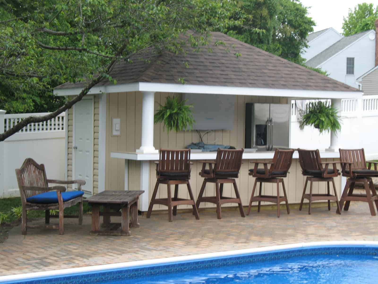 Bar-near-pool