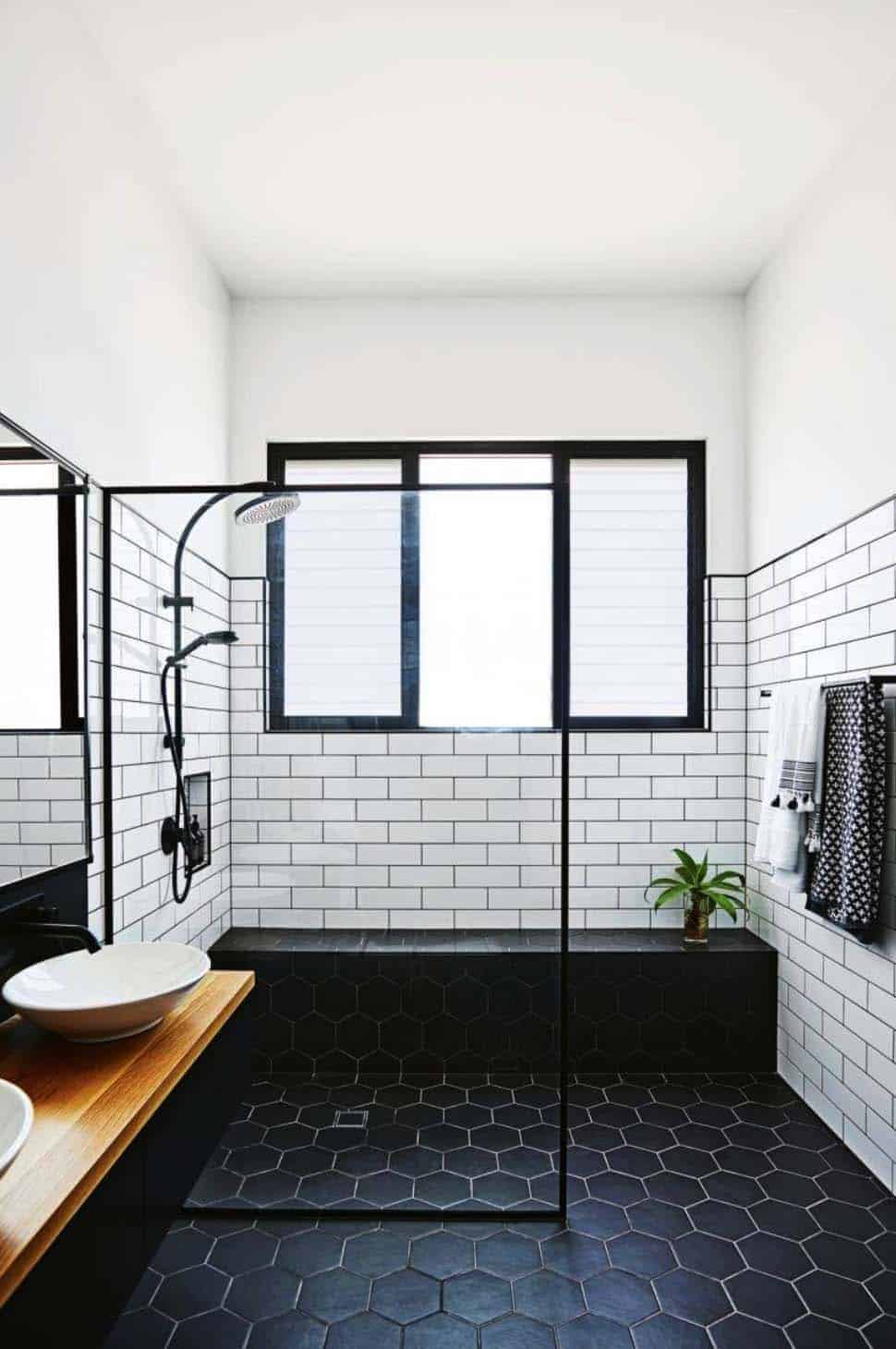 Black-amd-white-tub
