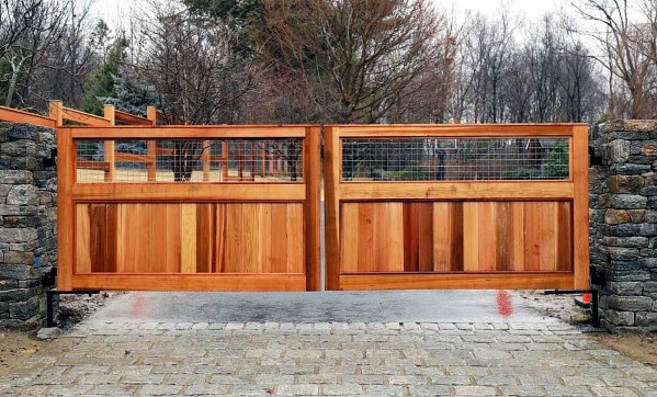 Cedar-wood-driveway-gate-ideas-with-stone-columns