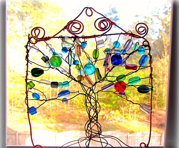 Colorful-diy-suncatchers-to-make-with-kids-3-1