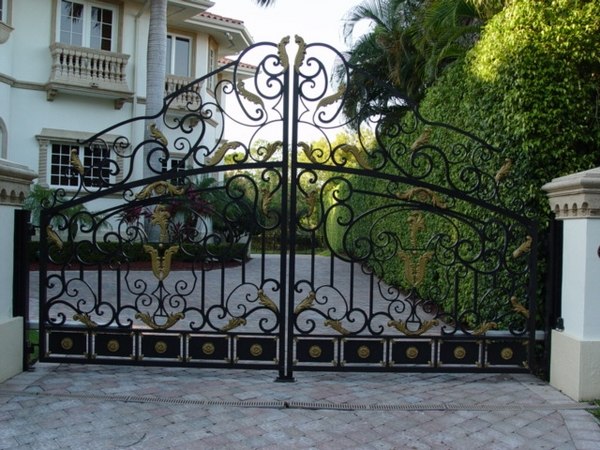 Gorgeous-wrought-iron-garden-gates-house-exterior-design-ideas