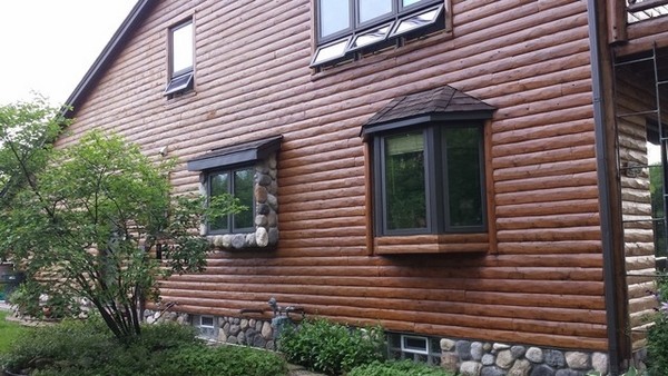 Log-cabin-vinyl-siding-rustic-exterior-decor-log-house-exterior-ideas