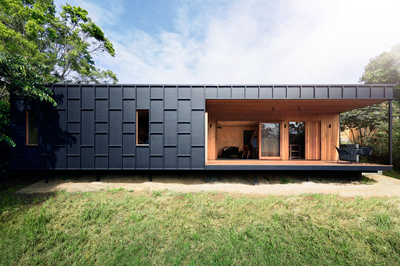Modern-black-and-wood-house-020719-806-01