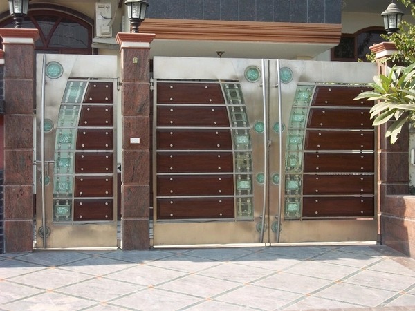 Modern-exterior-design-ideas-metal-garden-gate-design-ideas-glass-wood-panels