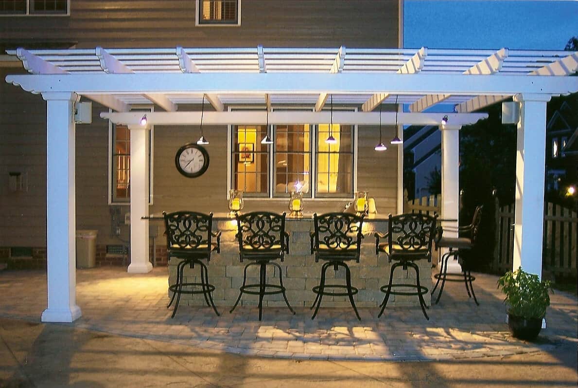 Outdoor-bar-with-lights