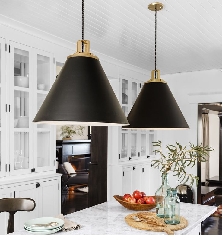 Pendant-lights-decor-kitchen-hanging-black-white-gold-ideas
