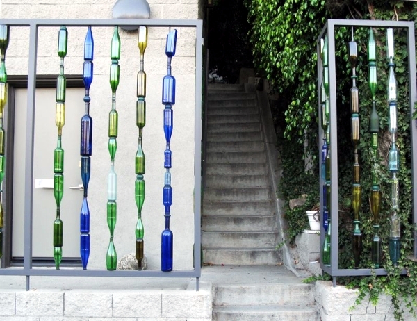 Use-empty-wine-bottles-in-the-garden-again-20-clever-ideas-5-277