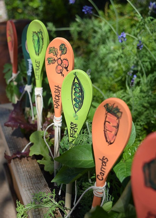 Wooden-spoons-garden-markers
