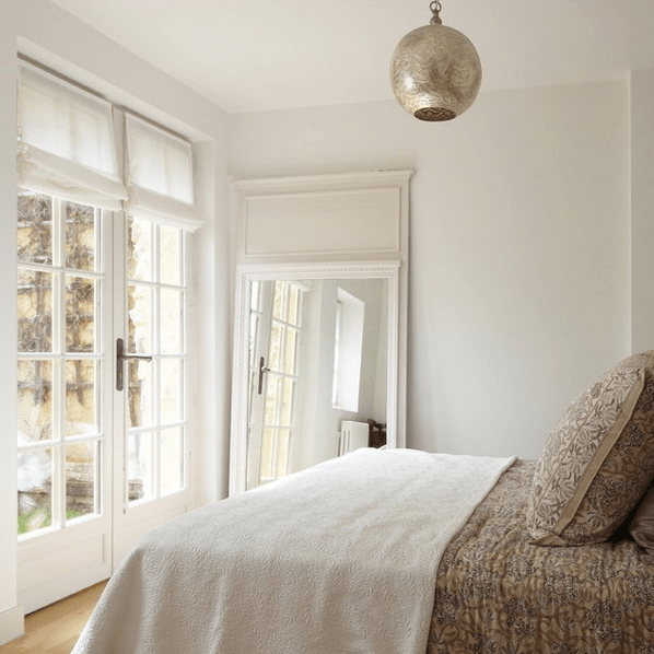 02-a-tall-mirror-placed-next-to-the-windows-brings-light-in