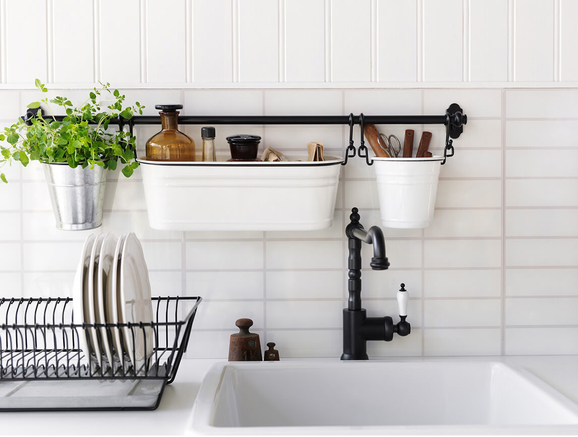 02-kitchen-countertop-ideas-clutter-free-homebnc