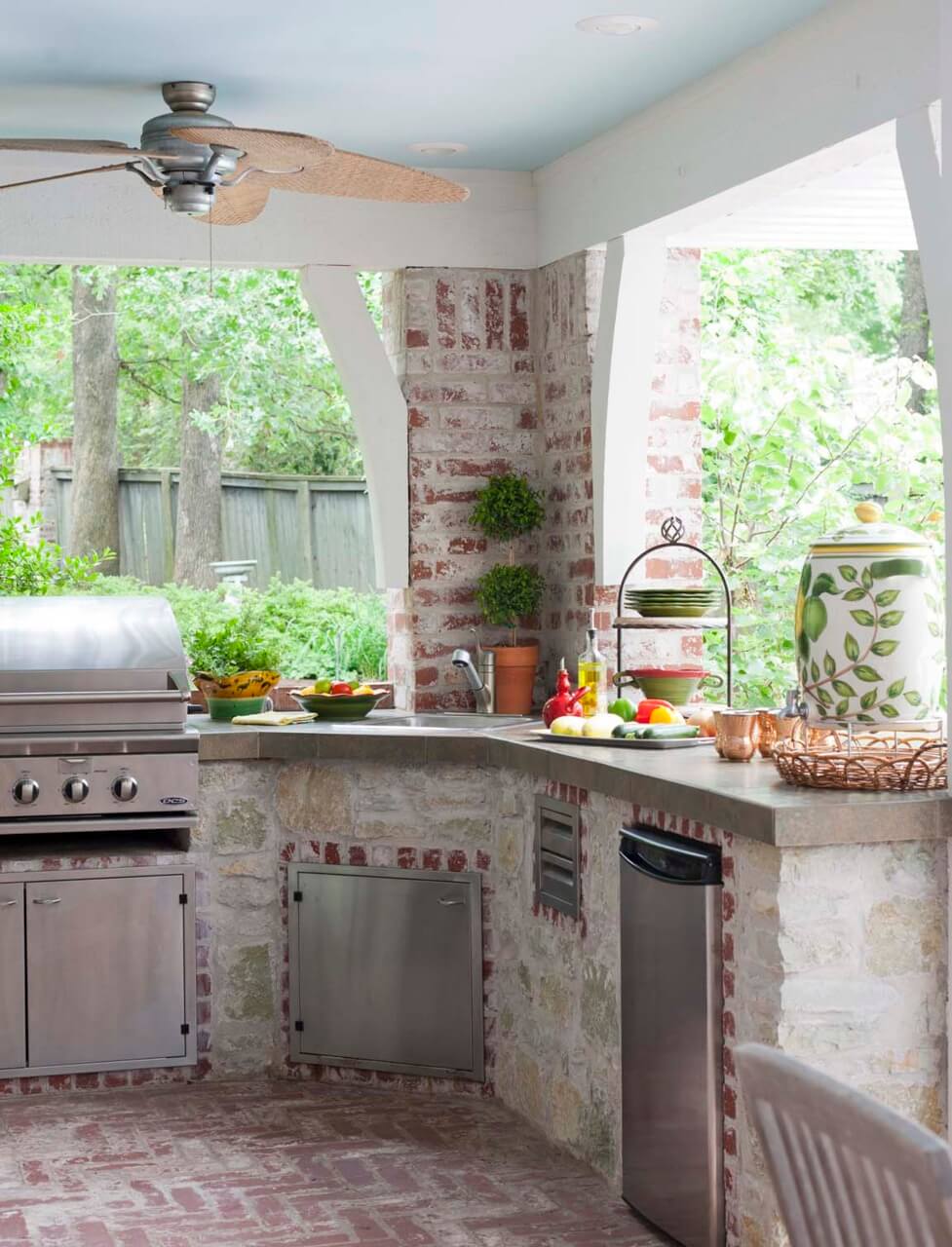 03-outdoor-kitchen-ideas-homebnc