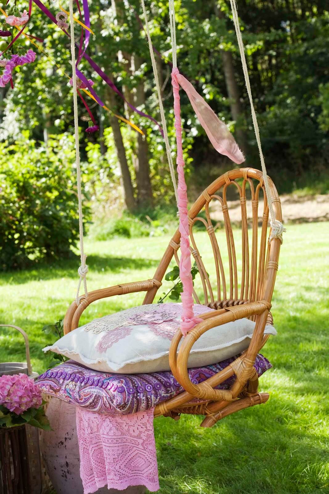 07-repurposed-old-chair-ideas-homebnc