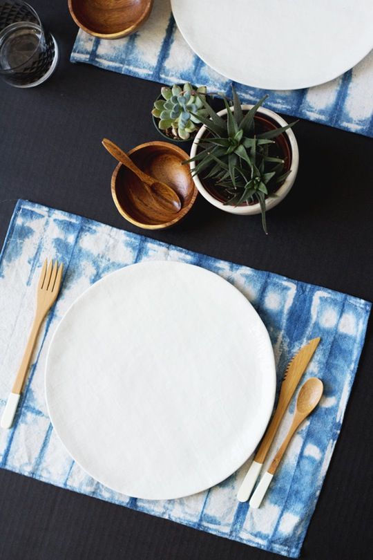 1-21-make-your-party-decor-trendier-and-surprise-all-your-guests-with-shibori-placemats