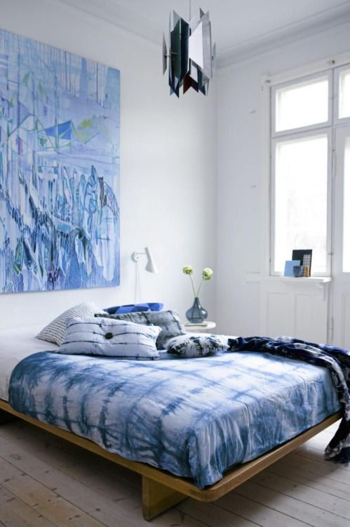 1-22-shibori-bedding-for-a-modern-and-relaxing-space-with-blue-accents