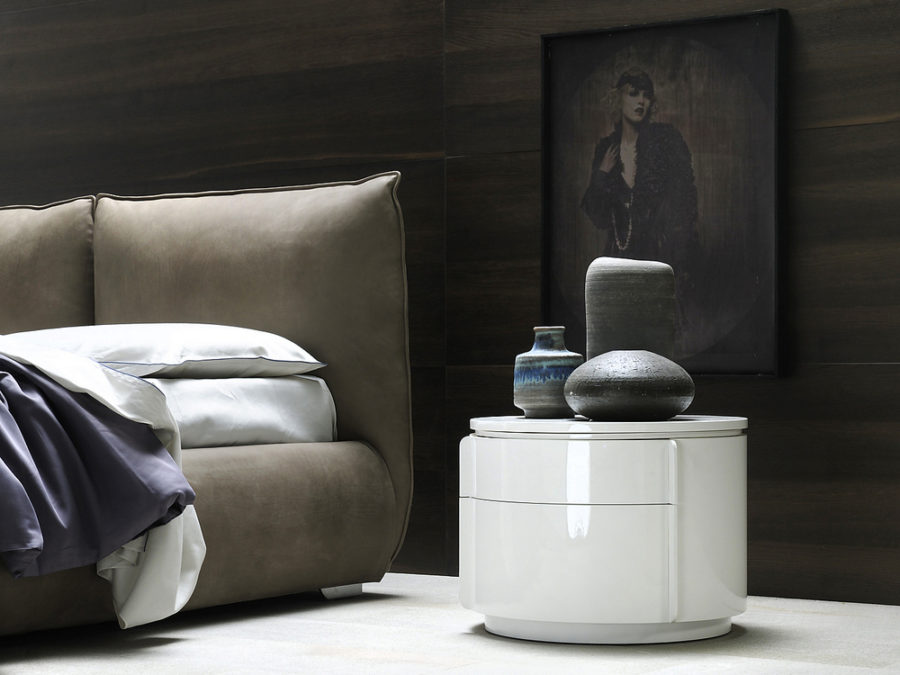 1-yndro-bedside-table-by-silenia-900x675-1