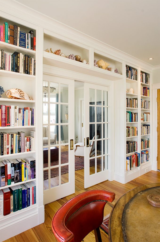 11-full-wall-coverage-bookshelf-decor-homebnc-680x1024-1