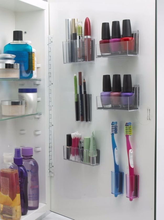 15-simple-yet-effective-diy-bathroom-storage-and-organization-ideas-7