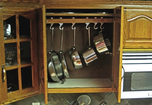20-creative-ideas-to-organize-pots-and-pans-storage-on-your-kitchen3-500x345-1