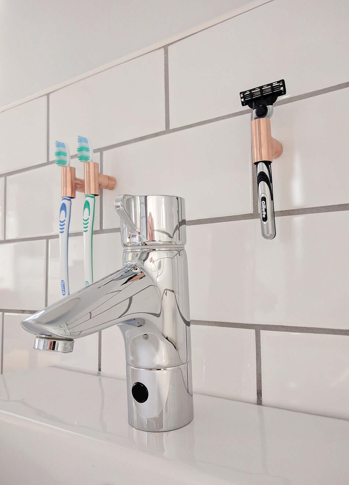 21d-diy-bathroom-storage-organizing-ideas-homebnc-v3