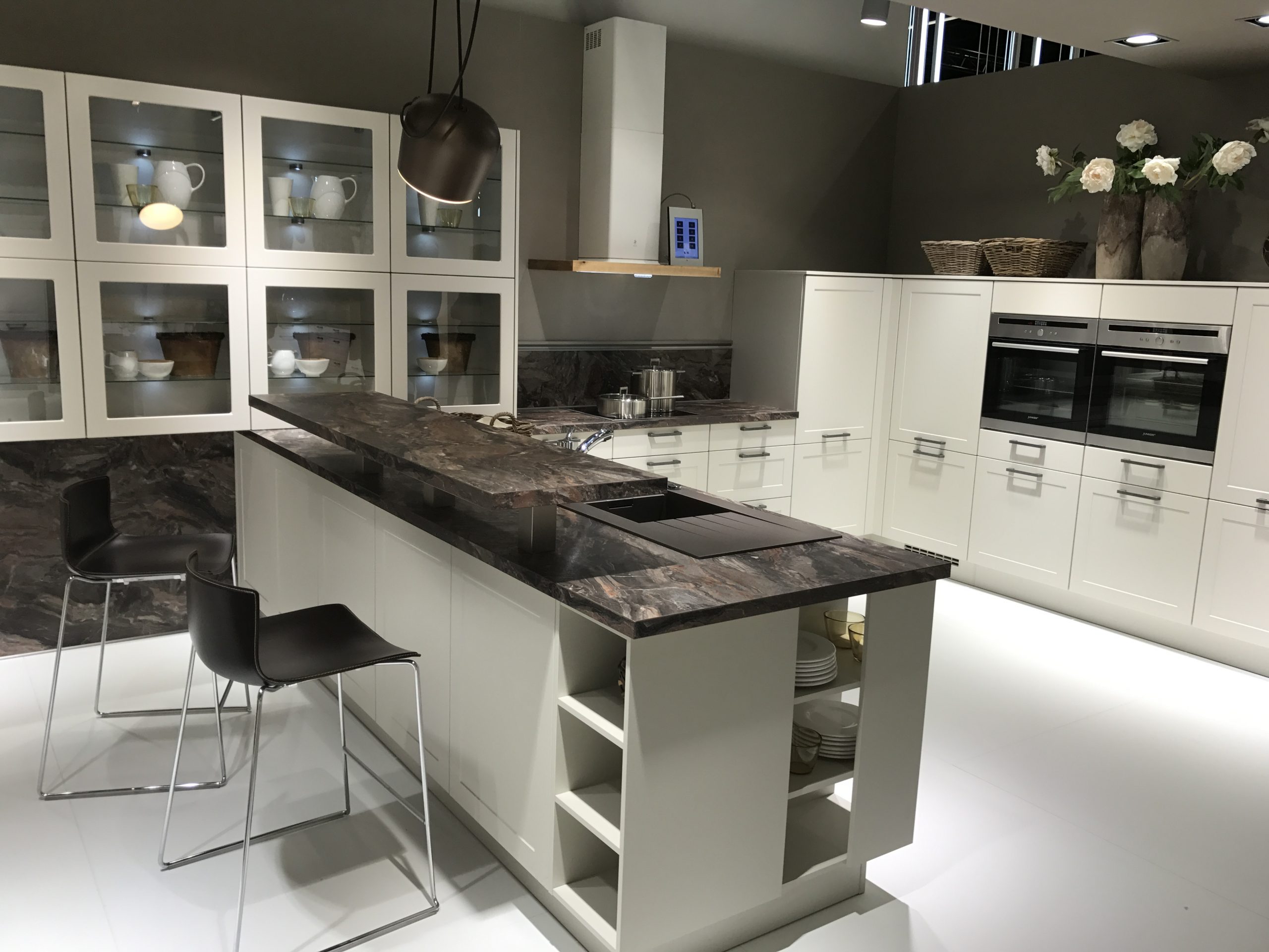 Clear-transparent-glass-kitchen-cabinets-doors-for-a-white-kitchen-color