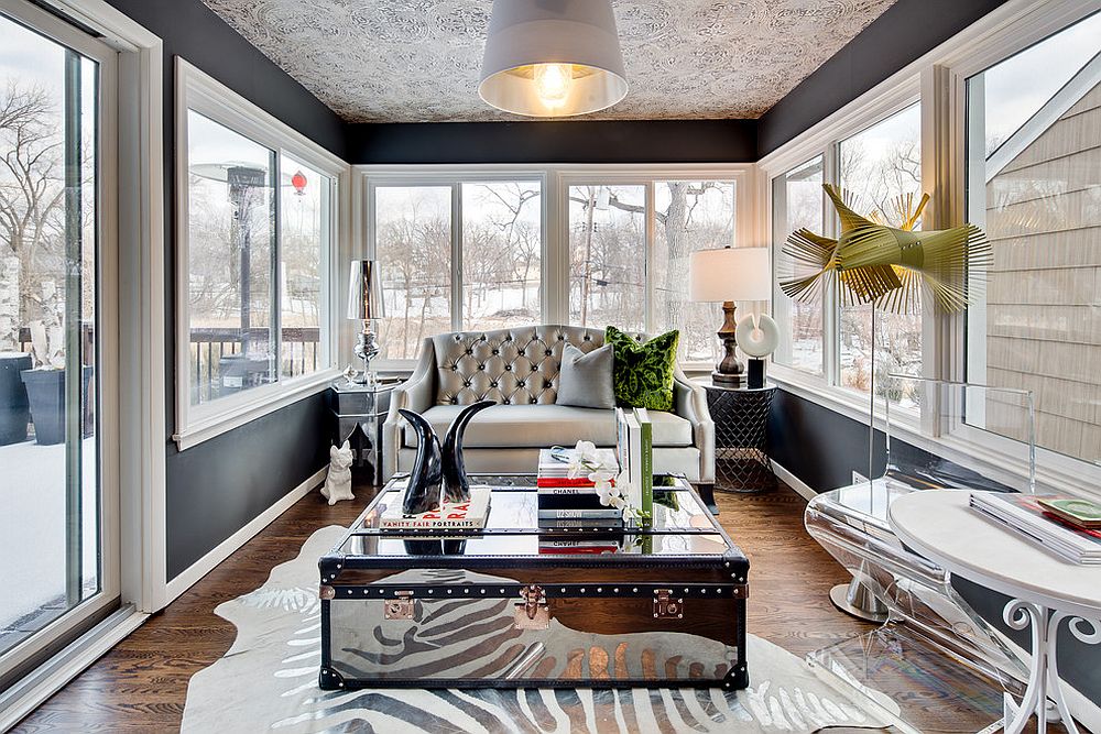 Dramatic-mirrored-coffee-table-is-truly-a-showstopper