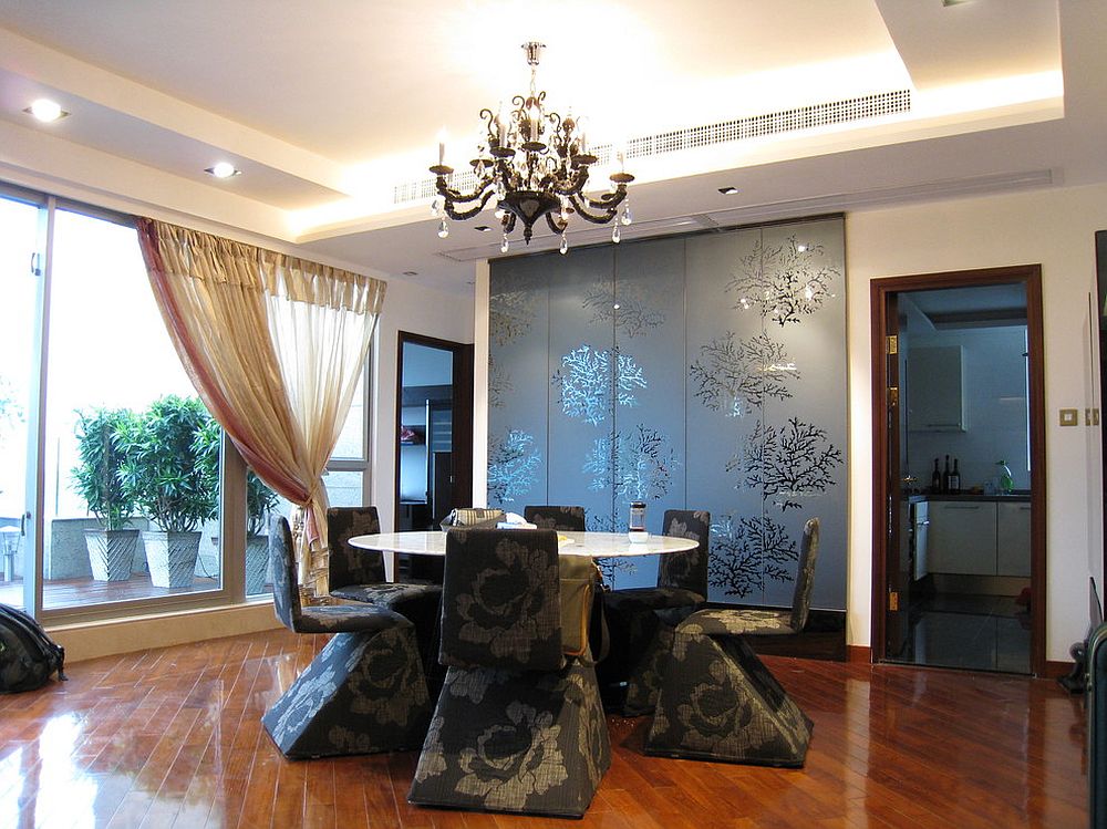 Glamorous-asian-style-dining-room-with-false-ceiling