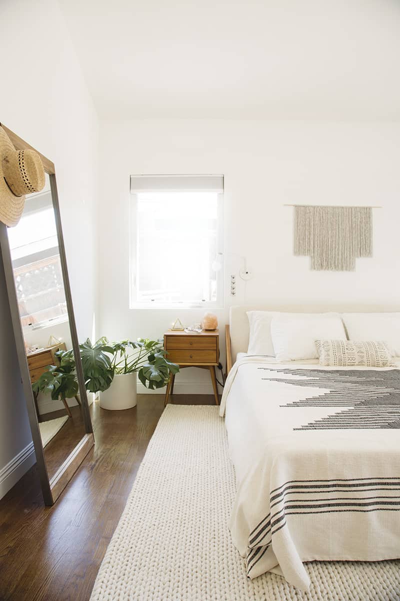 Simple-leaning-mirror