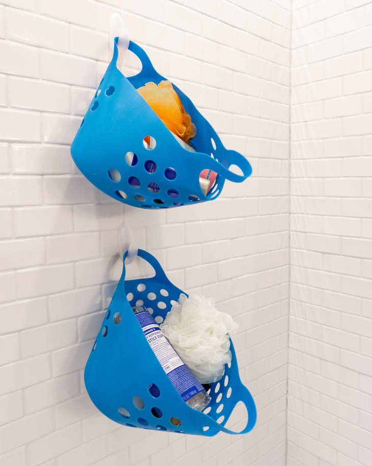 At_art_photo_2020-02_small-bathroom-tricks_small-baskets-shower