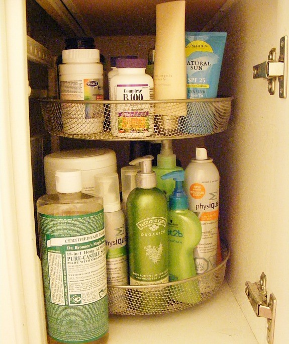 Bathroom-organization-lazy-susan