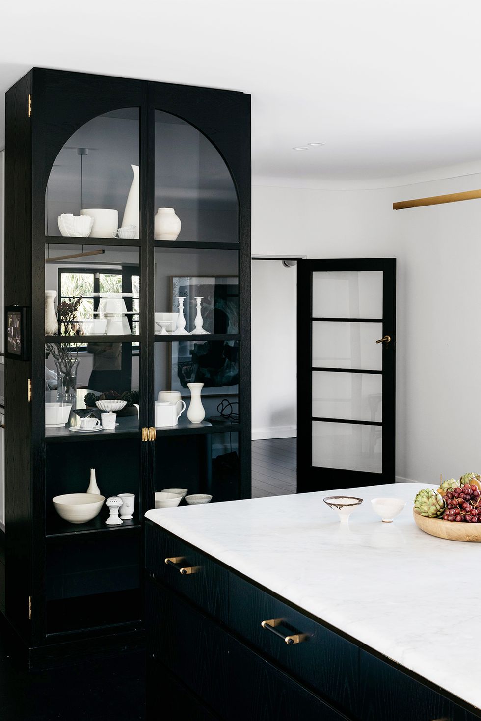 Black-kitchen-cabinets-arent-pyke-pymblehouse-gallery-image-half-width-08-at2x-1-1-1579800063