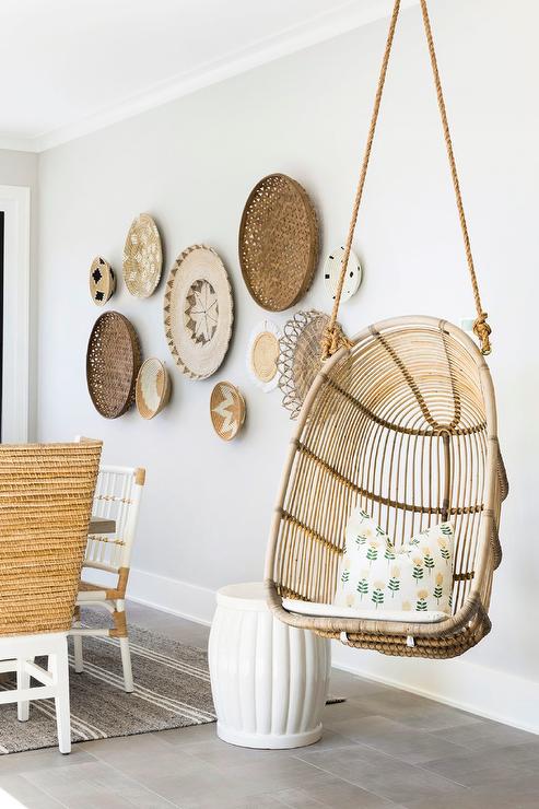 Dining-room-with-wall-baskets