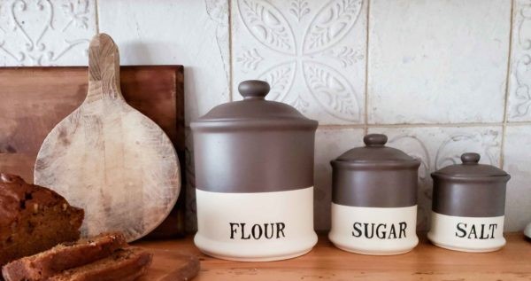 Farmhouse-kitchen-canisters-600x423-1