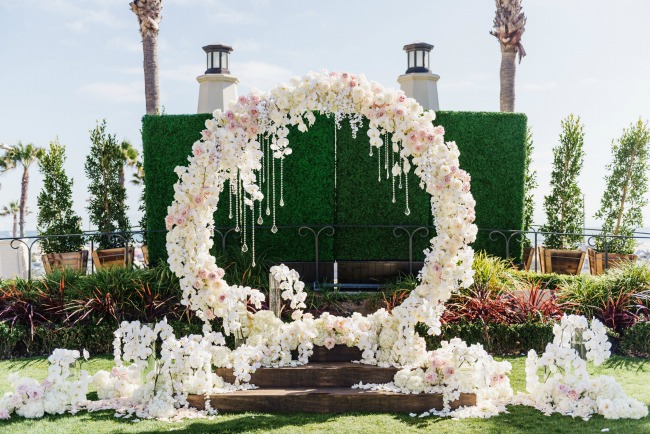 Giant-floral-wedding-wreath