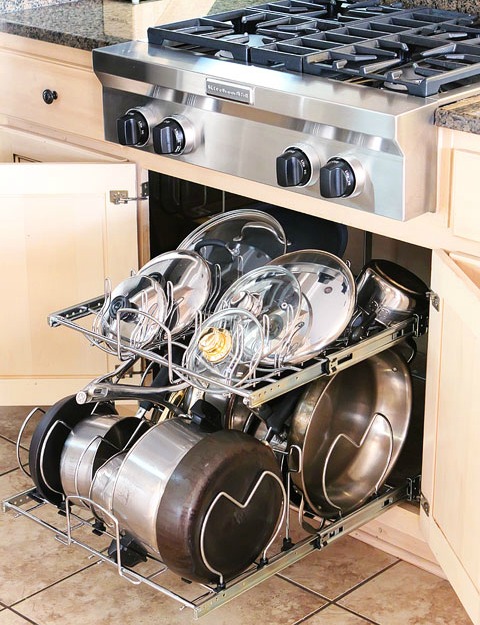 Kitchen-cabinet-pots-and-pans-organization