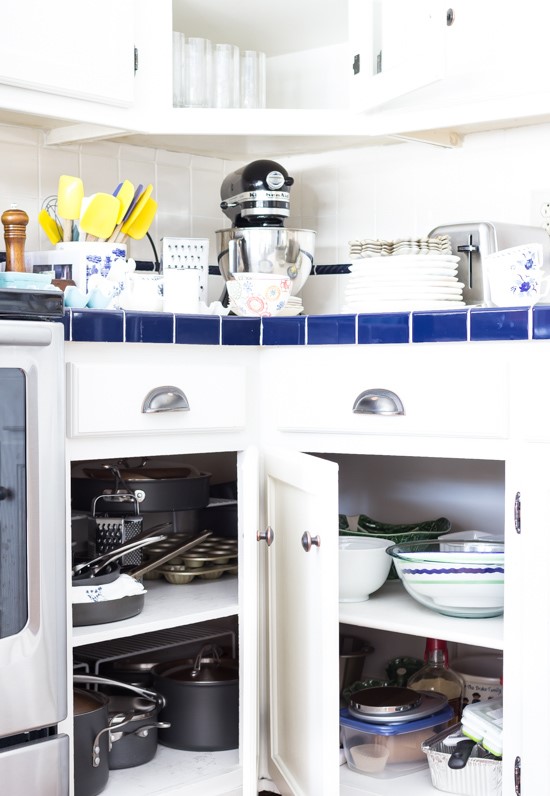 Kitchen-storage-ideas-corner-cabinet-before-1