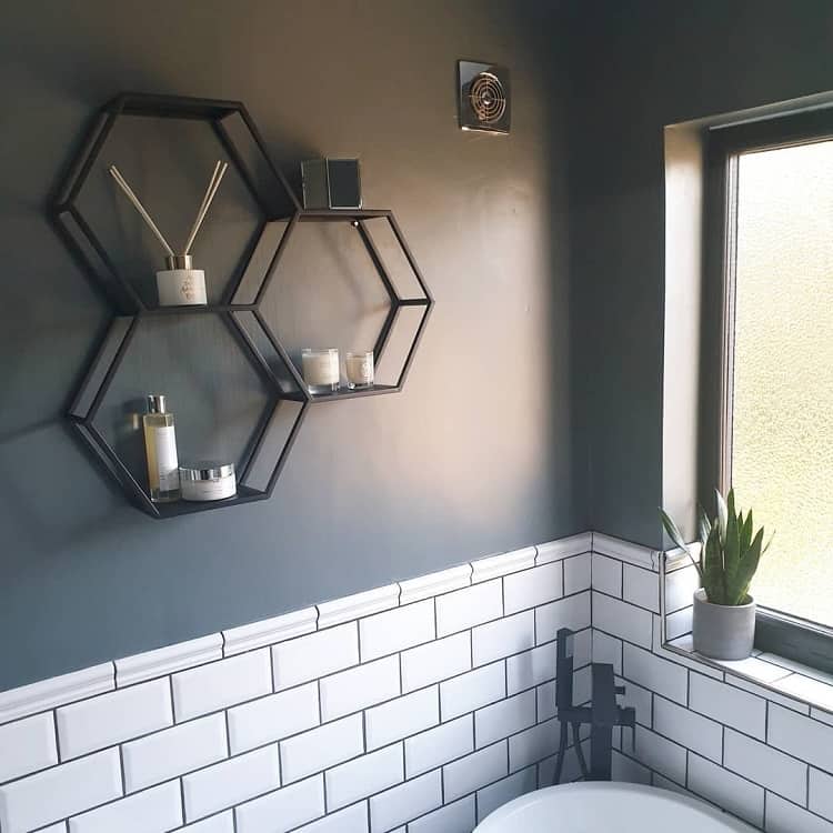 Monochrome-bathroom-floating-shelf-the_frankal_1930s__project