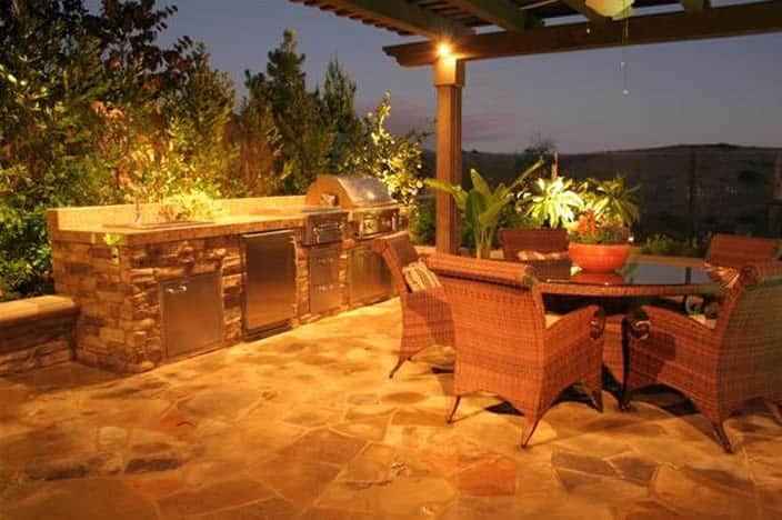 Outdoor-kitchen-with-hillside-view
